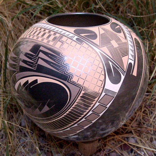 Amethysts Small Yogo Diamond